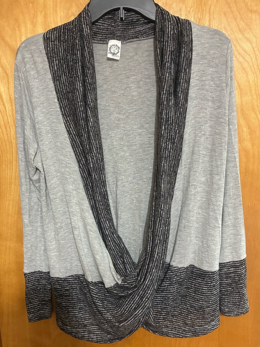Sun n Moon Light Gray Draped Open-Front Top with Charcoal Trim size Womens large